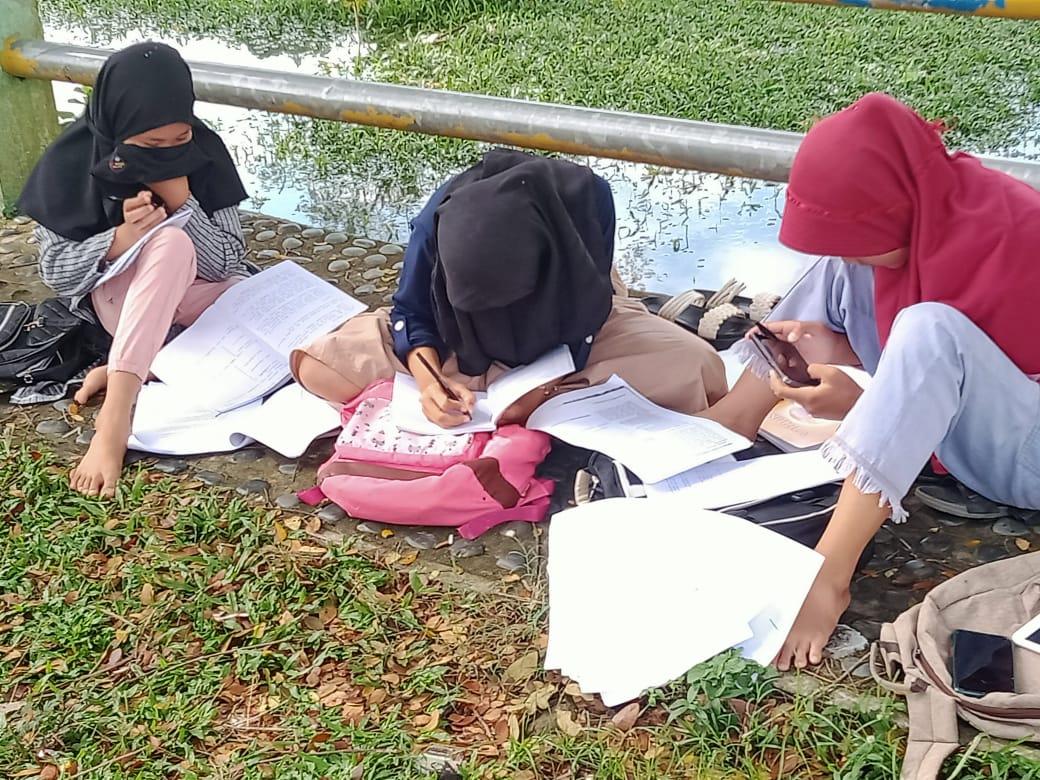 Prihatin Melihat Pelajar Kaur Mencari Sinyal Hingga Ke Tepi Sungai, Pimpinan DPD RI: Pemerintah Setempat Mesti Segera Bertindak