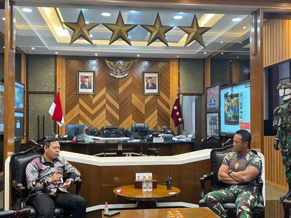 Bersama Kepala Staf TNI Angkatan Darat Jenderal TNI Andika Perkasa, S.E., M.A., M.Sc., M.Phil., Ph.D.