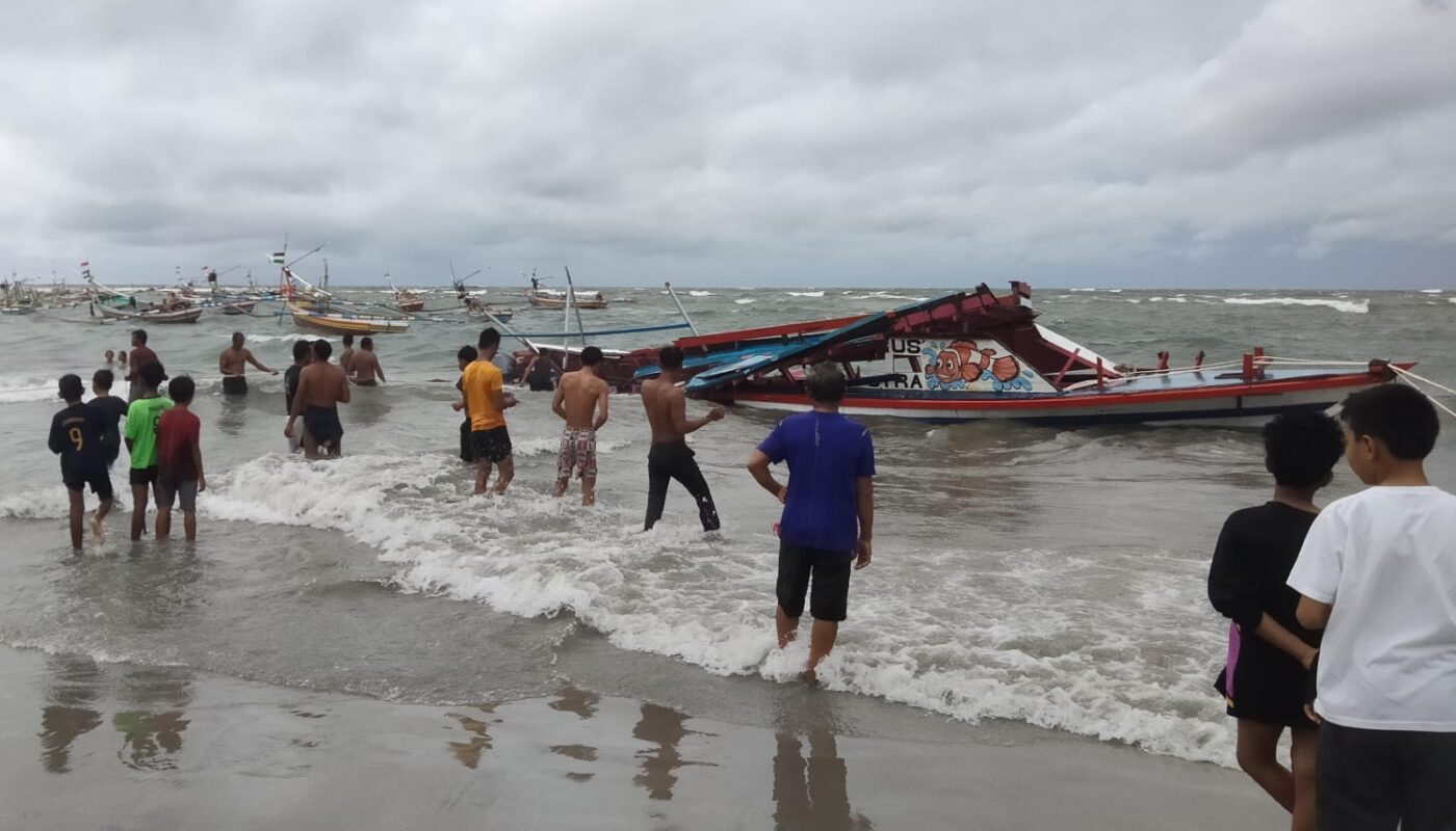 Tragedi Kapal Wisata Tenggelam di Bengkulu